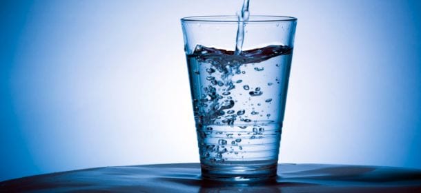 La dieta dell'acqua: bastano 6 bicchieri al giorno