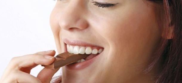 Il cioccolato e l'acne, esiste una relazione tra il cibo degli dei e gli odiati brufoli?