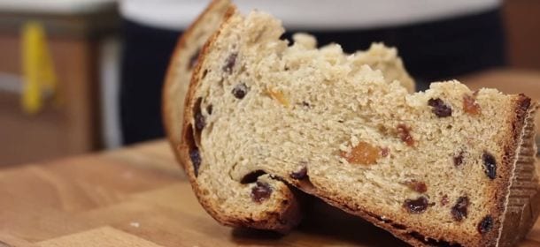 Ricette di Natale: panettone con uvetta e canditi [VIDEO]