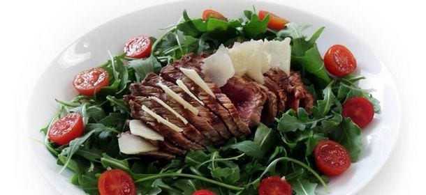 Ricette veloci: come preparare una tagliata con rucola e grana