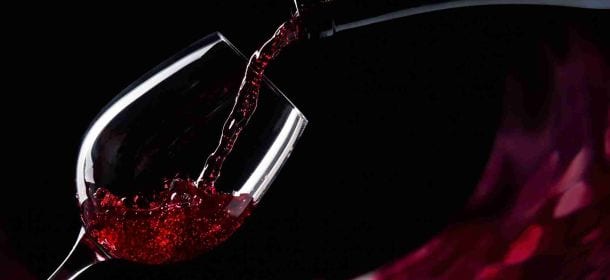 Bere vino rosso aiuta a combattere lo stress