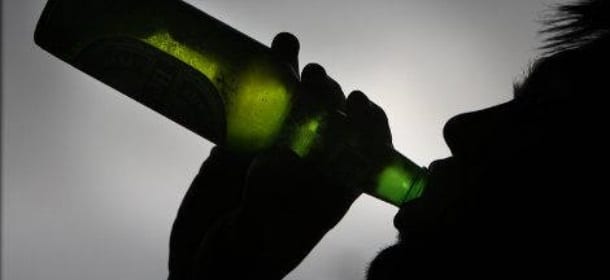 Alcol, lo "sballo" dei più giovani: mezzo milione di teen ager a rischio