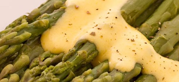 Ricette gustose: come preparare gli asparagi allo zabaione salato