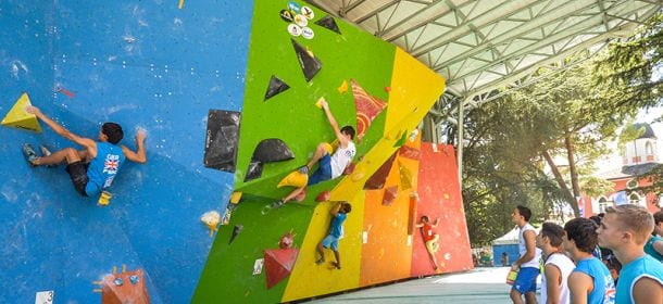 Bouldering, l'arrampicata è indoor: le palestre si attrezzano