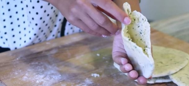 Ricette dal mondo: come preparare la pita al prezzemolo [VIDEO]