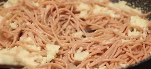 Ricette light: spaghetti integrali al farro con crema di cavolfiore [VIDEO]