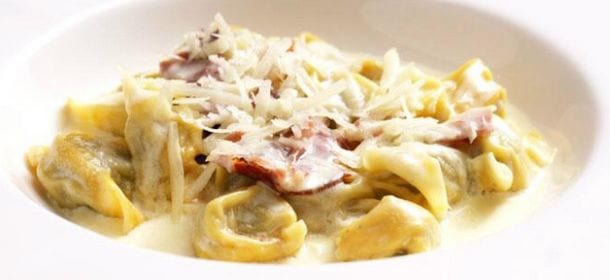 Ricette golose: come preparare i tortellini panna e speck