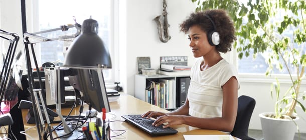 Stress in ufficio? I suoni della natura nelle cuffiette sono la soluzione