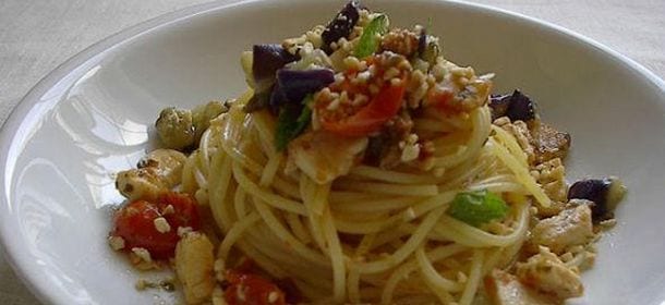 Ricette estive: preparare la pasta con il pesce spada