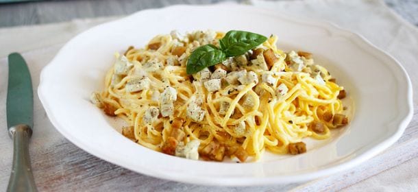 Ricette vegan: come preparare la carbonara con il seitan [VIDEO]