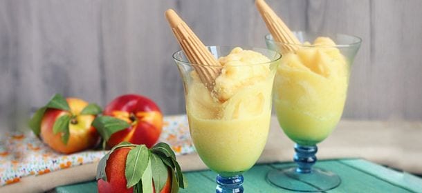 Ricette golose: come preparare il gelato alle pesche senza uova [VIDEO]