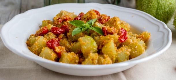 Ricette vegan: come preparare le zucchine in padella alla liparota [VIDEO]