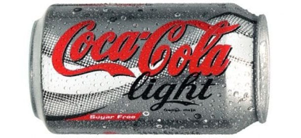 La Coca-Cola light aiuta a perdere peso più dell'acqua. Pace fatta tra diete e dolcificanti?