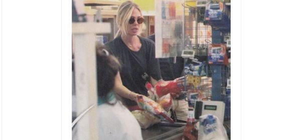 Ilary Blasi al supermercato: snack contro le voglie? Nemmeno le star si salvano