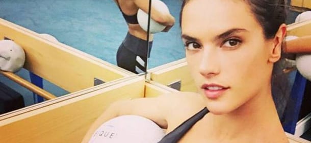 #TrainLikeAnAngel: gli esercizi delle modelle di Victoria's Secret sui social (foto e video)