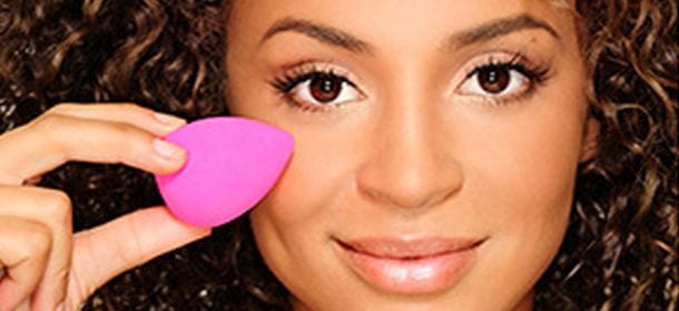 Cura del viso: Beauty Blender è davvero l’ideale per la pelle? Il giudizio delle donne