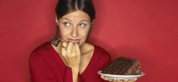 La dieta dello specchio o della forchetta: i trucchi per perdere peso senza contare le calorie