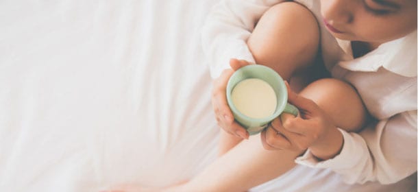 Latte caldo prima di dormire? Contro l'insonnia è meglio delle medicine (ad una condizione)