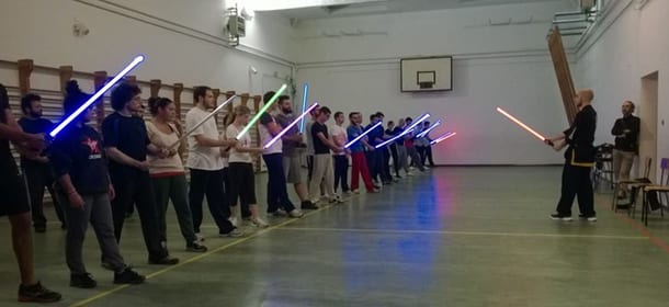 Corsi di spade laser: dal cinema alle palestre italiane, è Star Wars mania