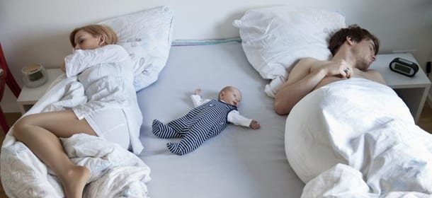 Co-sleeping: dormire col proprio figlio fa bene alla salute, sia dei genitori che dei bimbi