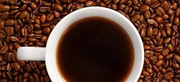 Caffè: un rimedio naturale per i capelli. Sostituisce la tinta e li rende più lucidi