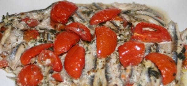 Ricette veloci: preparare le alici alla pizzaiola