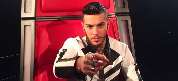 Emis Killa ammette il legame bellezza-successo: "È magnetica". E la scienza gli dà ragione