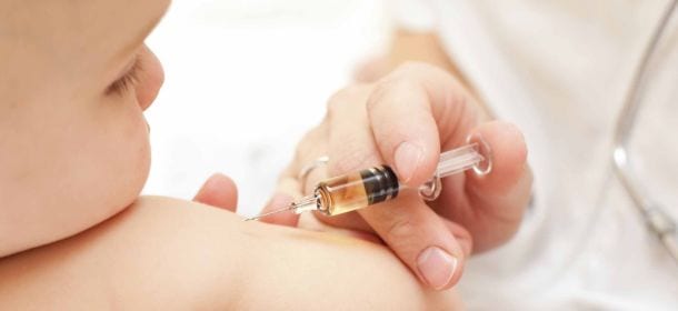 Vaccini ai bambini: si o no? I pediatri smentiscono 10 luoghi comuni