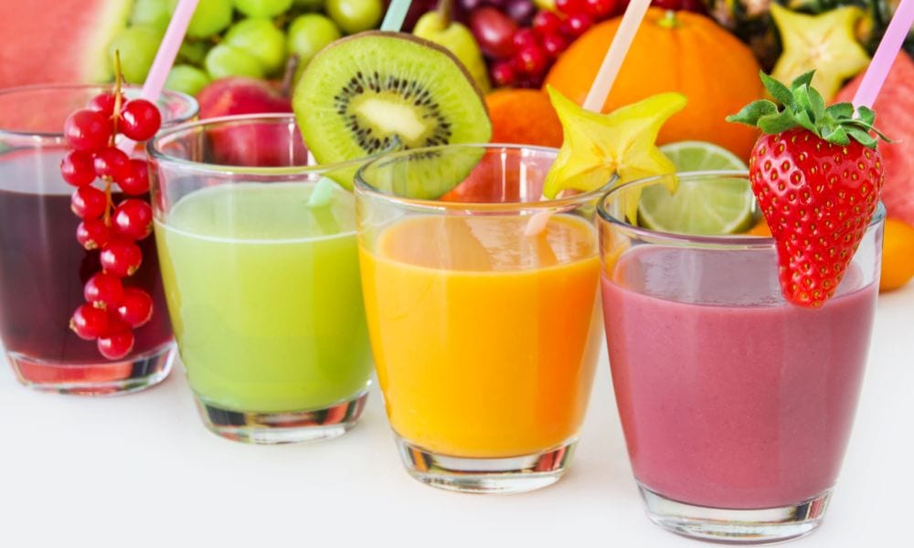 Smoothie e frullati a merenda: il primo passo per perdere quei chili