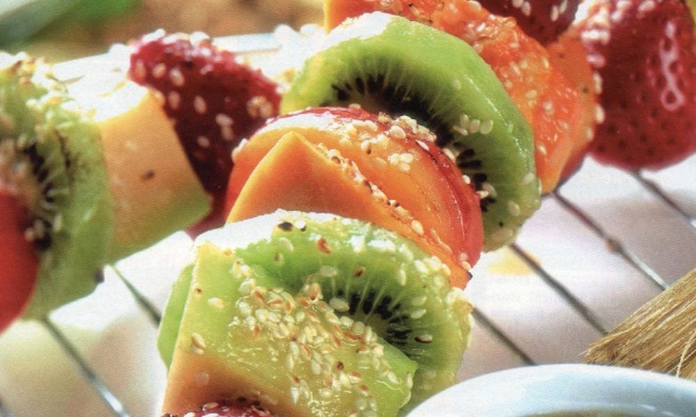 Ricette estive: come preparare gli spiedini di frutta