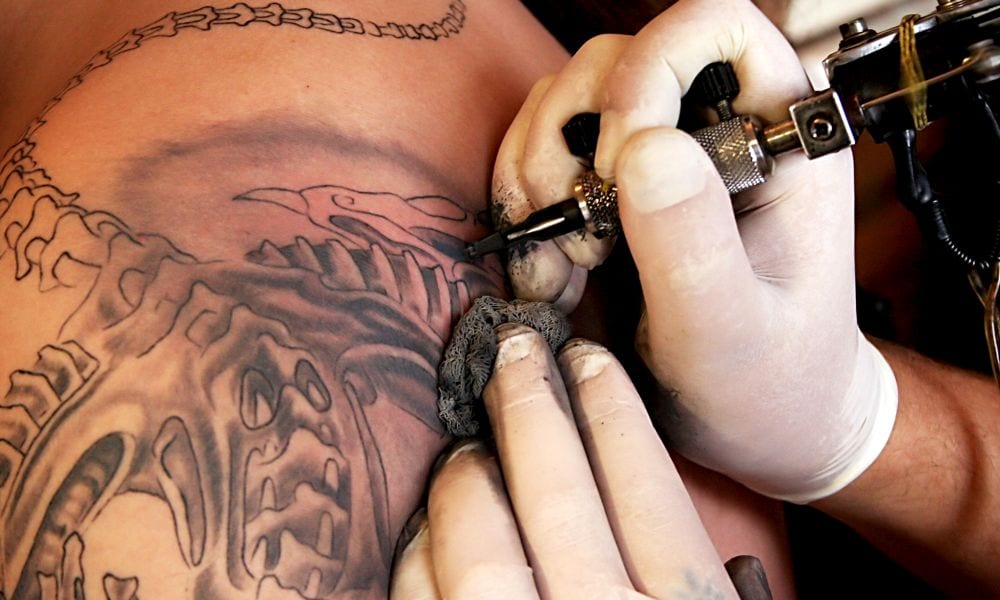 Tatuatori in allarme: in Italia gira un inchiostro cancerogeno