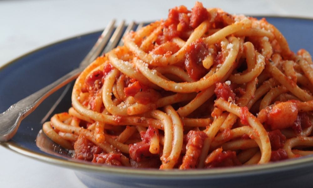 La ricetta dei veri bucatini all'amatriciana: un omaggio alla tradizione