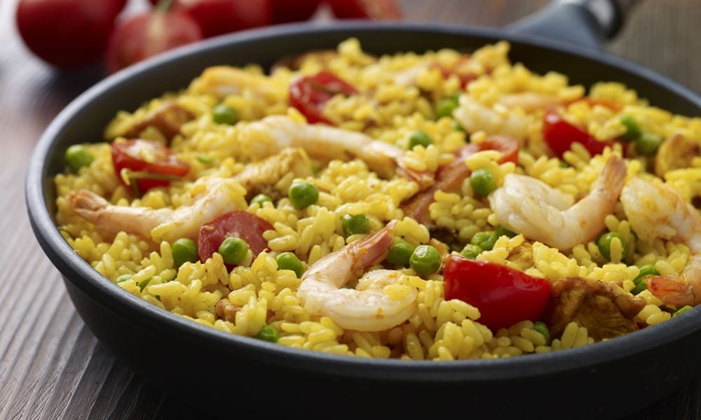 Ricette dal mondo da adottare: paella con pollo e gamberetti [VIDEO]