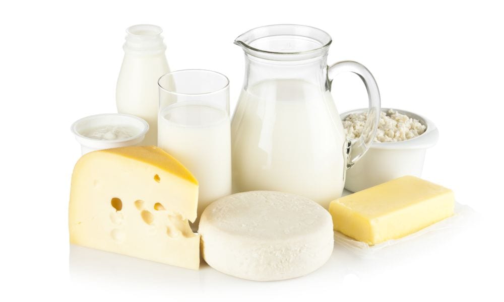 Sovrappeso e obesità: la quantità di latte e formaggio che evita problemi