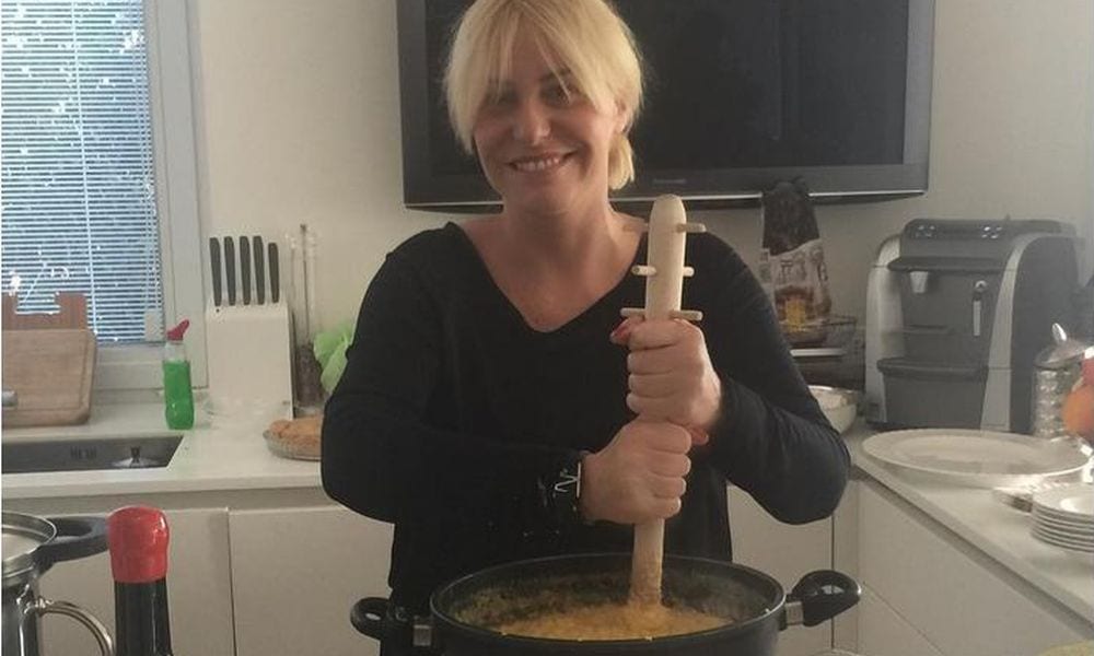 Antonella Clerici fa la polenta a Natale ma qualcosa va storto...