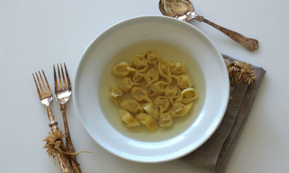 Natale vegan: la ricetta dei cappelletti in brodo