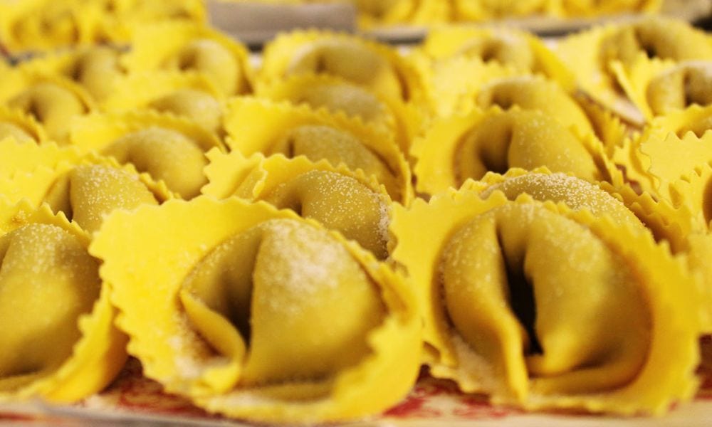 Sequestrate 17 tonnellate di tortellini: erano avariati e scaduti